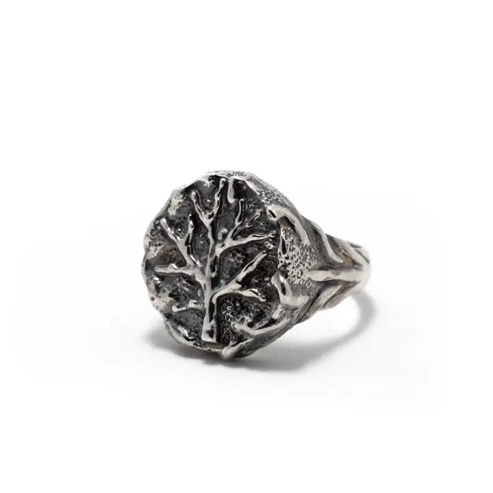 Anello Brunito Coral Meditra in finitura brunita, design organico ispirato al corallo mediterraneo.