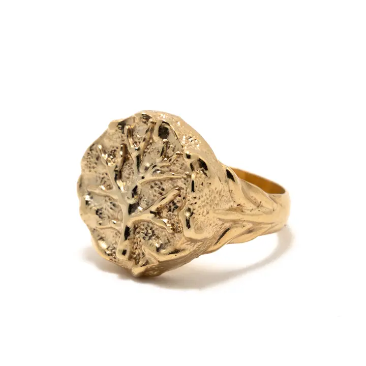 Anello Dorato Coral Meditra con finitura dorata, design organico ispirato al corallo mediterraneo.